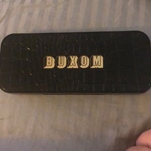 Buxom make your own pallet.